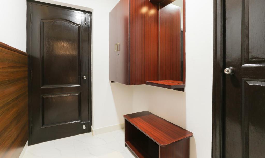 Двухместный (Номер Делюкс с кроватью размера «king-size»), OYO 10395 Hotel Dvarka INN