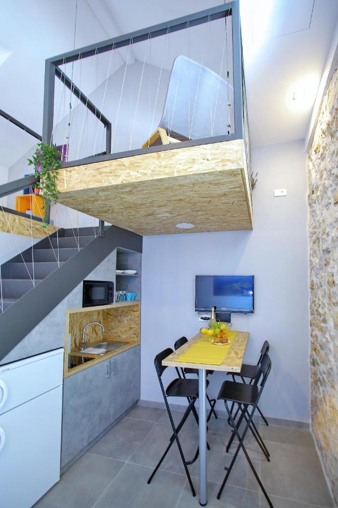Апартаменты (Мезонет), Guverna New City Accommodation