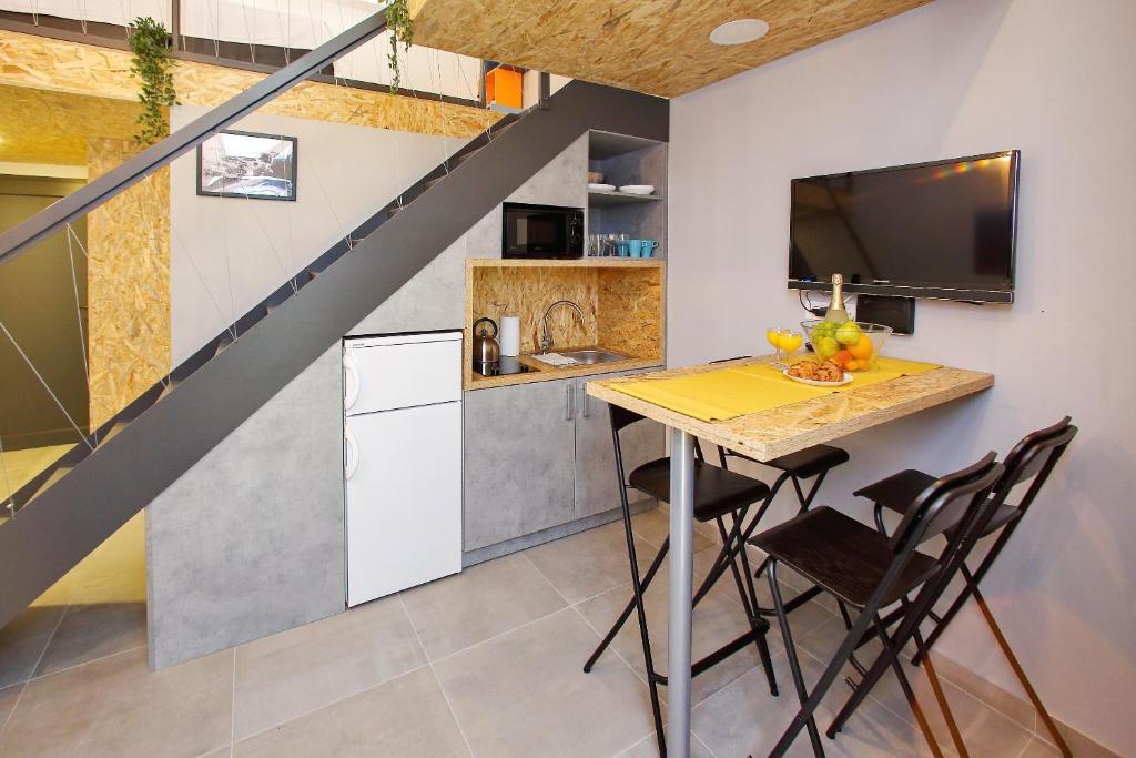 Апартаменты (Мезонет), Guverna New City Accommodation