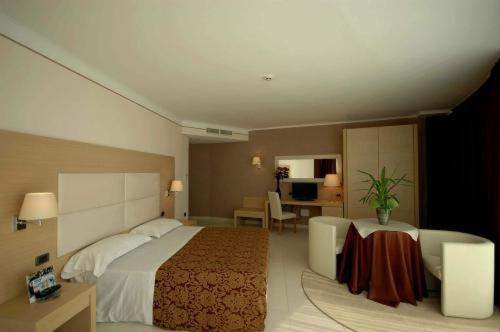 Mediterraneo Palace Hotel photo 4
