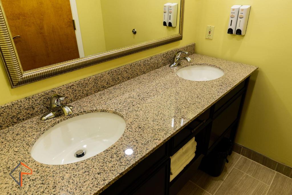 Asbury Inn & Suites photo 3