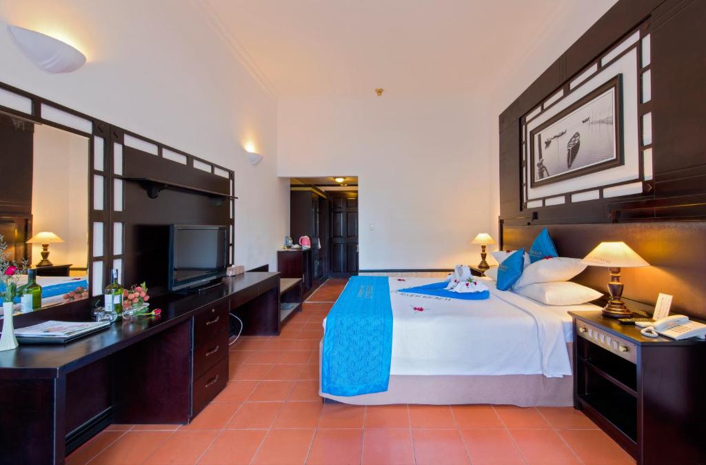 River Beach Resort & Residences