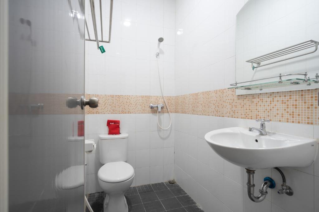Двухместный (Двухместный номер с 1 кроватью), RedDoorz Plus @ Danau Sunter Utara