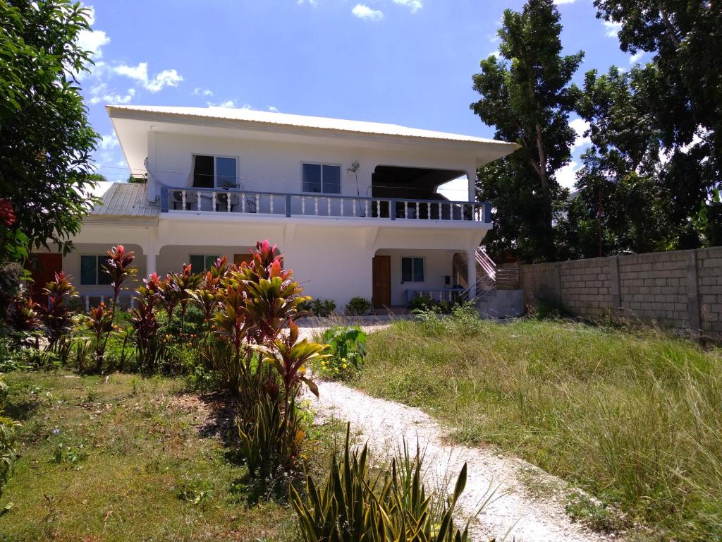 Mangoes Place photo 2