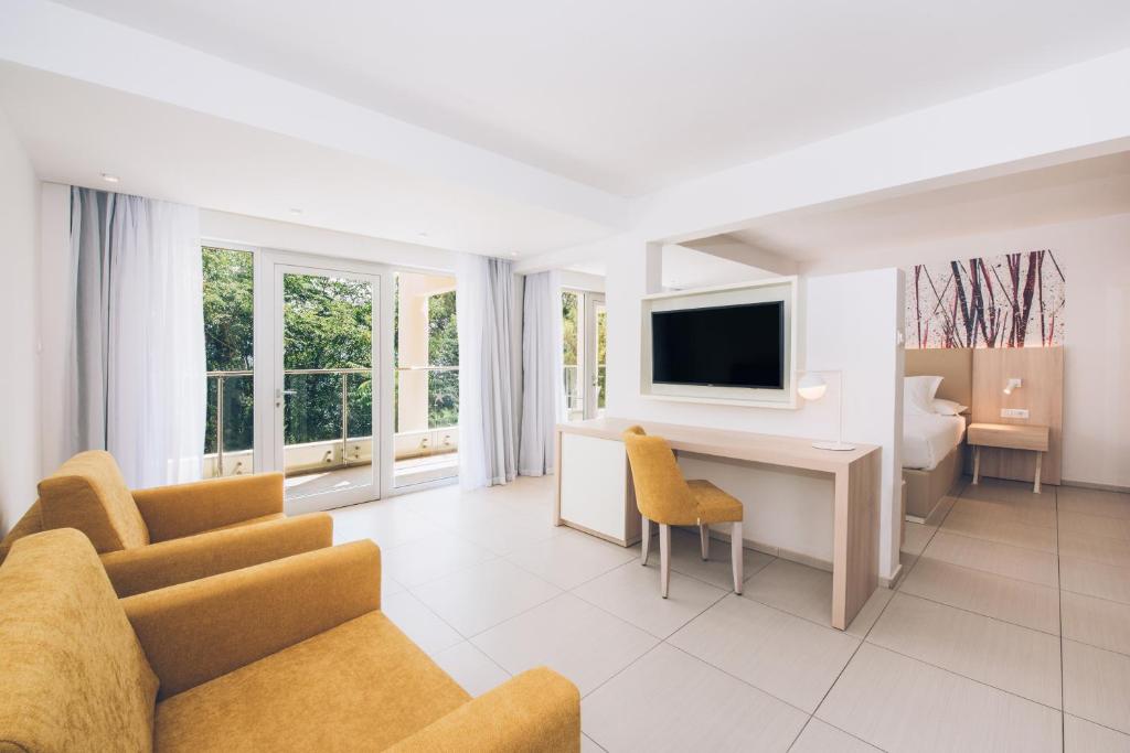 Сьюит (Полулюкс с видом на сад), Iberostar Herceg Novi