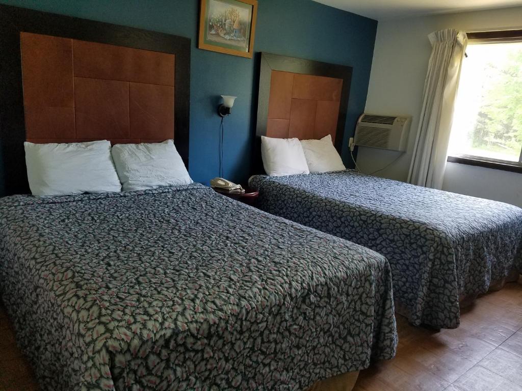 Tarragon Motel image