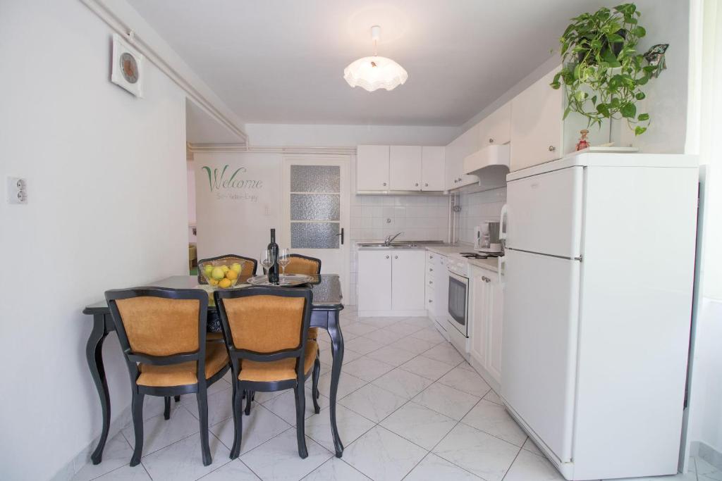 Apartment Mladen photo 3