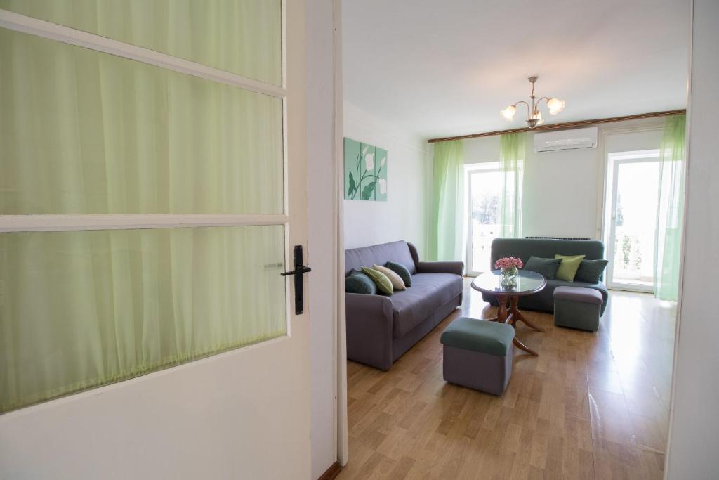 Apartment Mladen photo 2