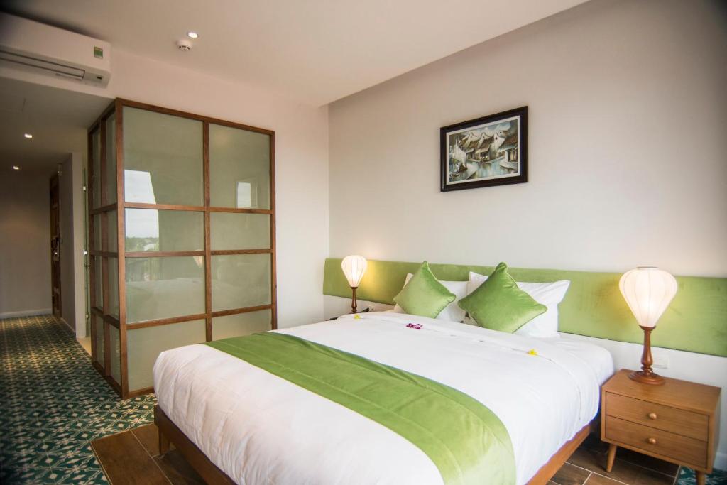 Vinh Hung Old Town Hotel