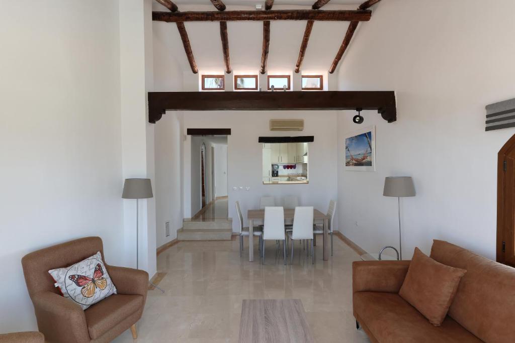 Las Palmeras 4 with rooftop solarium and fiber optic internet photo 1