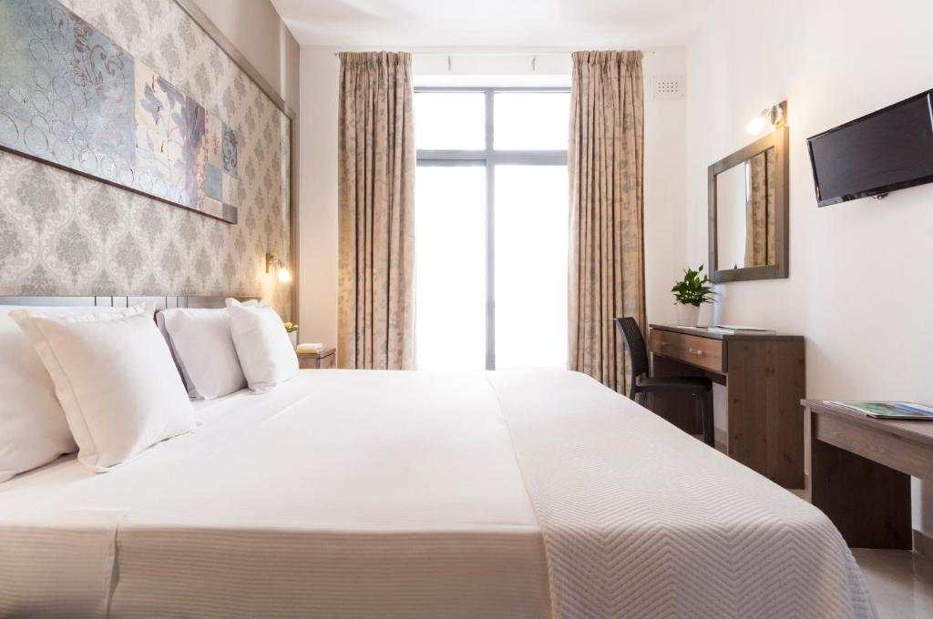 Alexandra Hotel photo 1