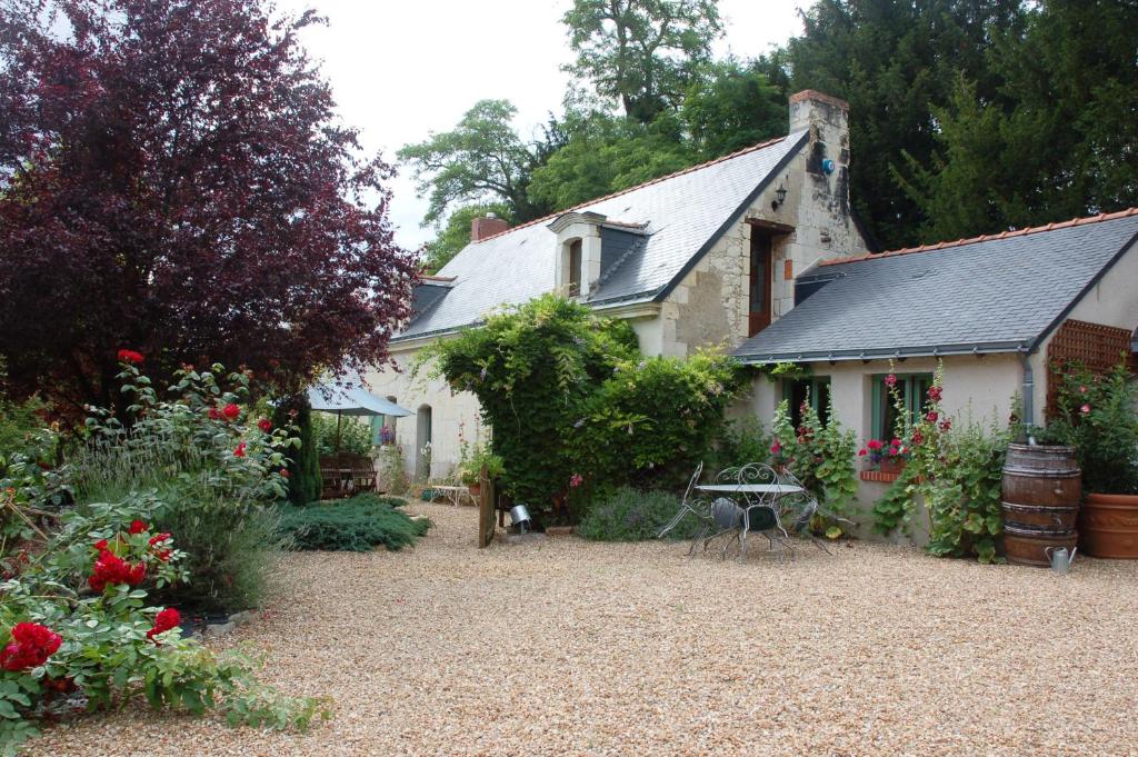 Le Logis du Pressoir Chambre d'Hotes Bed & Breakfast in beautiful 18th Century Estate in the heart of the Loire Valley with heated pool and extensive grounds photo 2