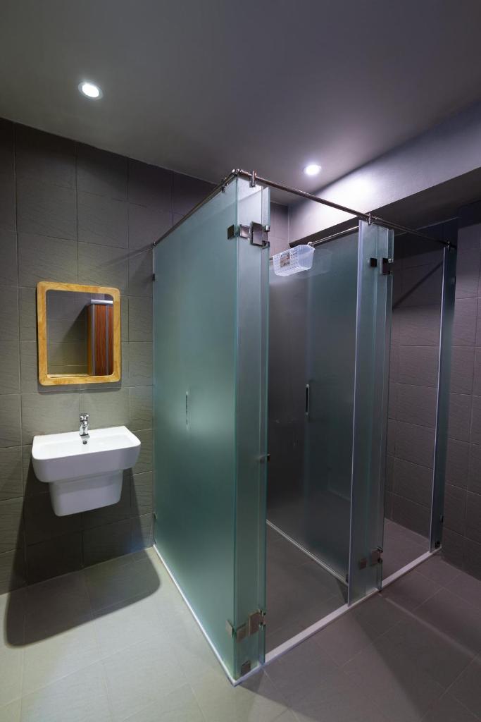 Номер (Кровать в общем 6-местном номере для женщин), 9 Hostel and Bar