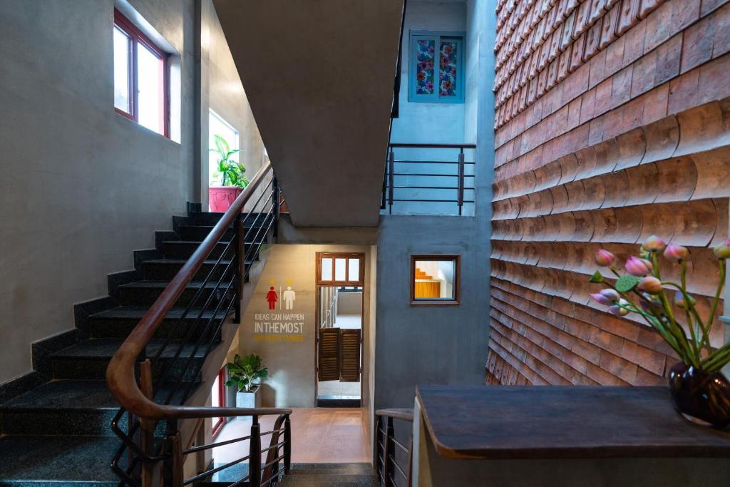Номер (Кровать в общем 6-местном номере для женщин), 9 Hostel and Bar