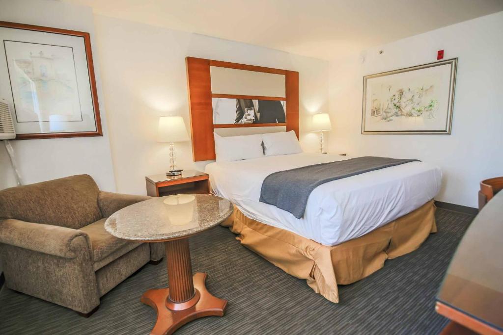 Двухместный (Номер Делюкс с кроватью размера «king-size»), Sunrise Inn
