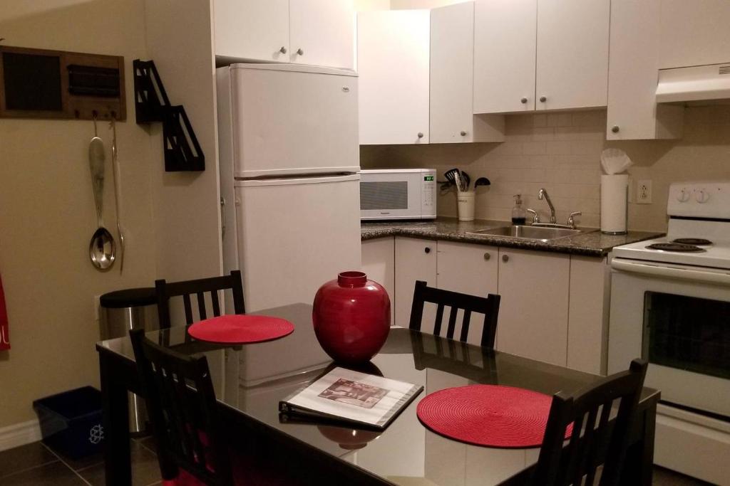 Sweet 2-Bedroom Penthouse Apartment by Amazing Property Rentals photo 1