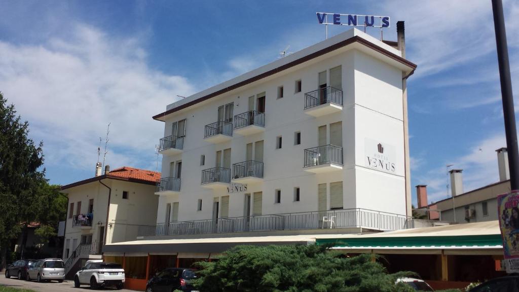 Venus Best Price, Venezia