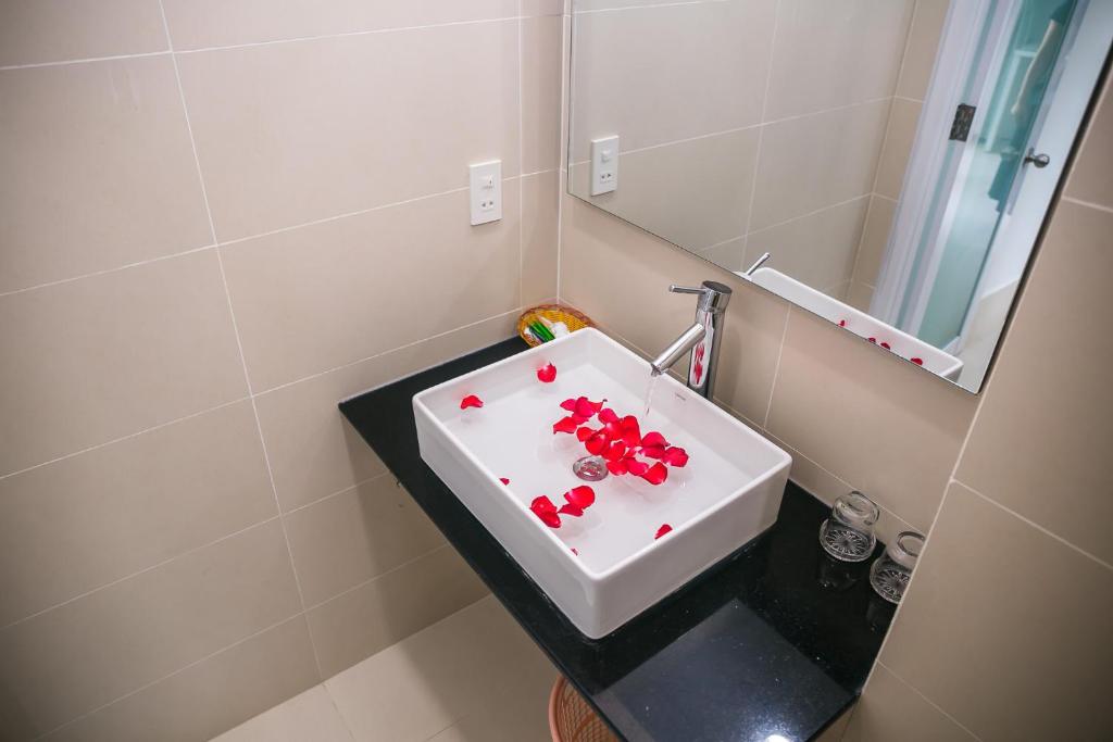 Апартаменты (Стандартный двухместный номер с 1 кроватью и окном), An Phu Gia Apartment