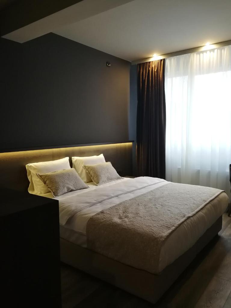 Hotel Ub Business & Wellness - Tap to explore photos