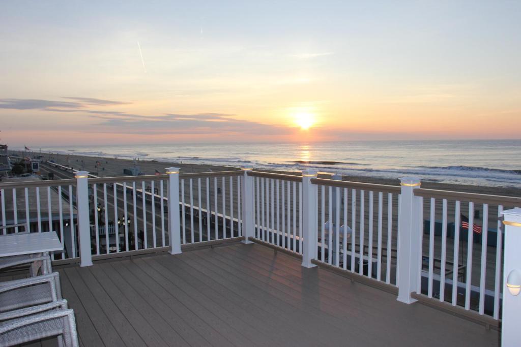 Safari Hotel Boardwalk image