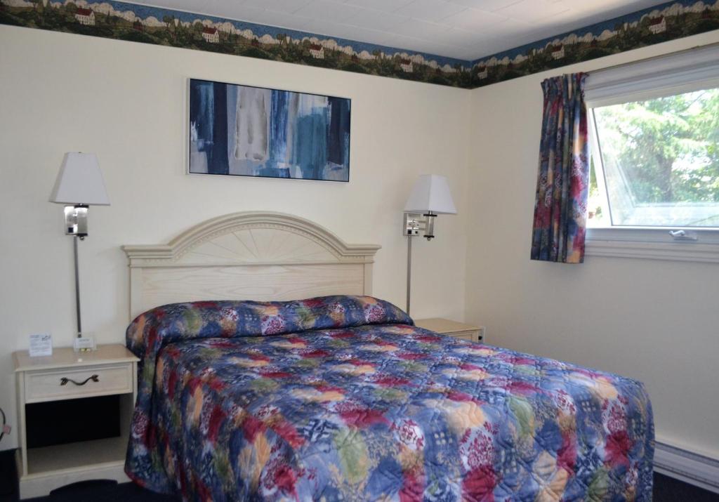 Stratford Suburban Motel photo 4