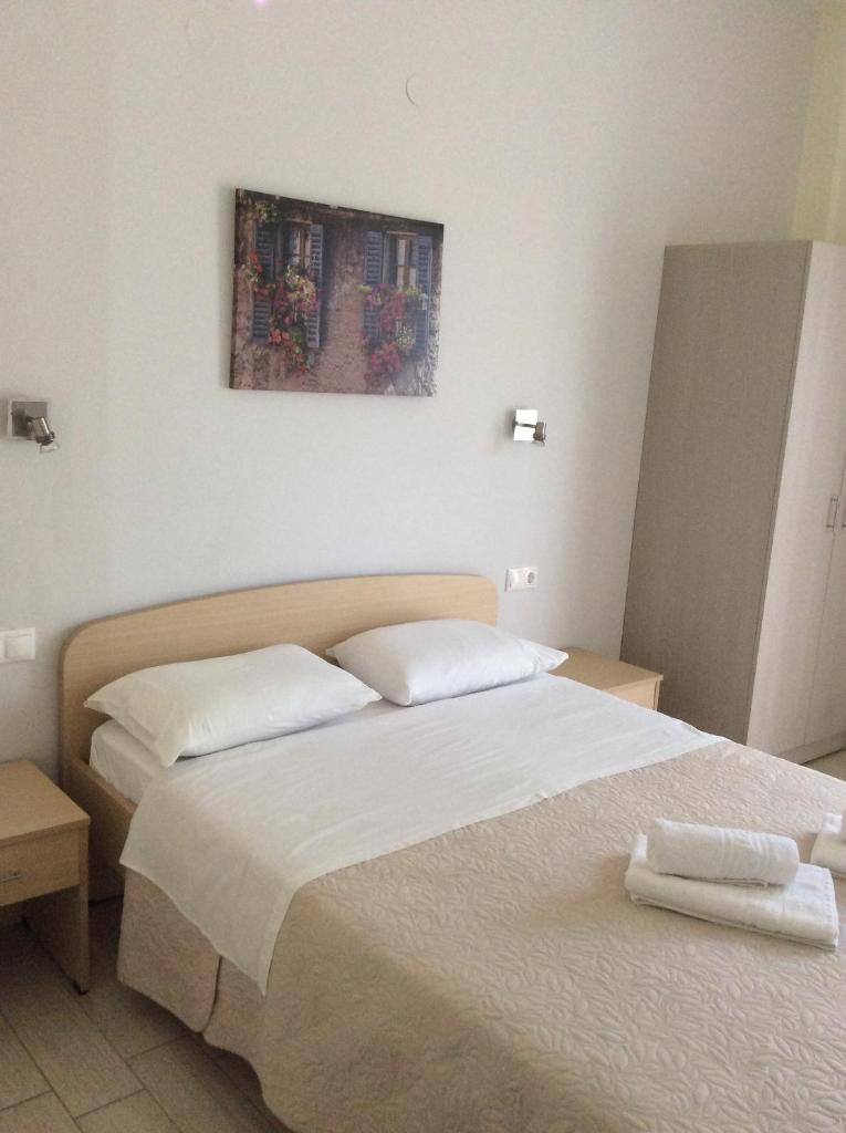 Elena Rooms photo 1