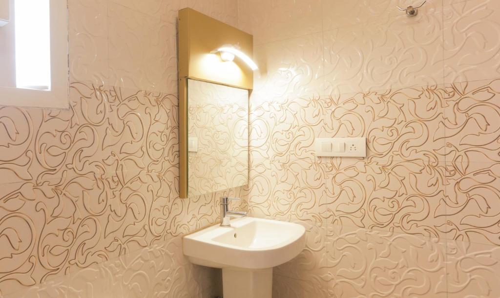 Двухместный (Стандартный двухместный номер с 1 кроватью), OYO 10395 Hotel Dvarka INN