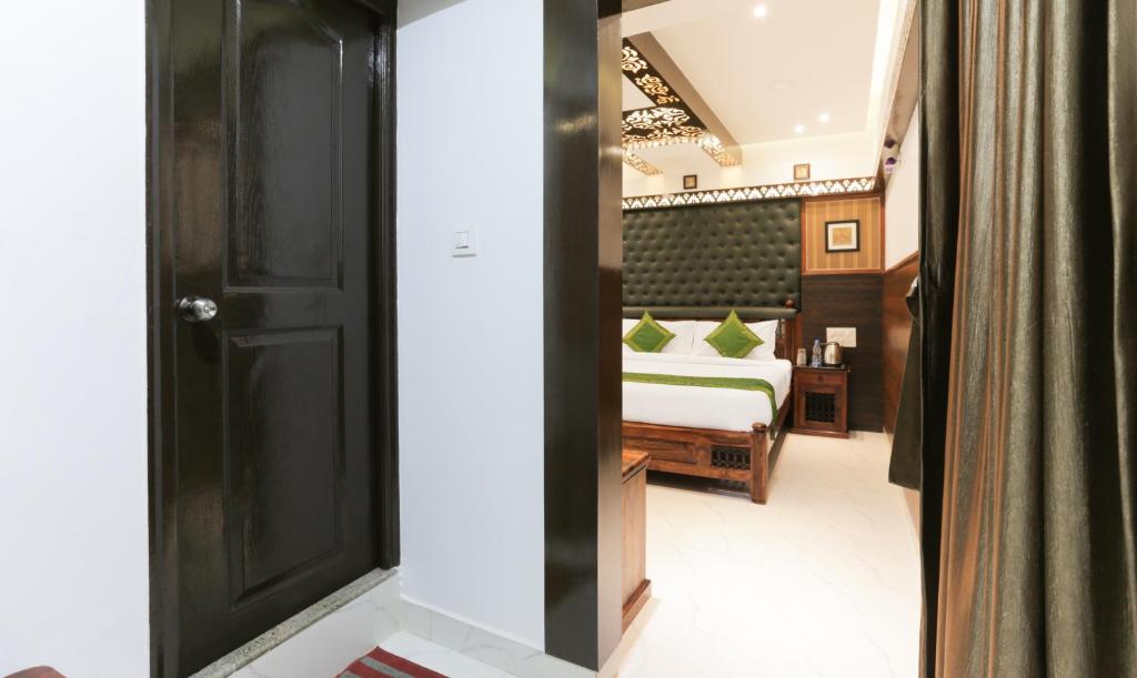 Двухместный (Номер Делюкс с кроватью размера «king-size»), OYO 10395 Hotel Dvarka INN