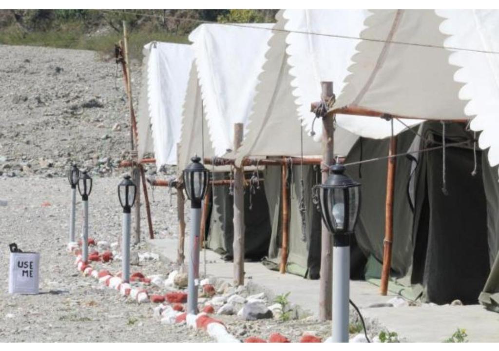 Номер (Шатер), Junky Yard Camps next to Heaven river