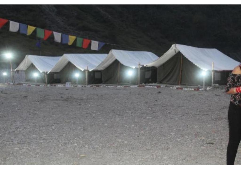 Номер (Шатер), Junky Yard Camps next to Heaven river