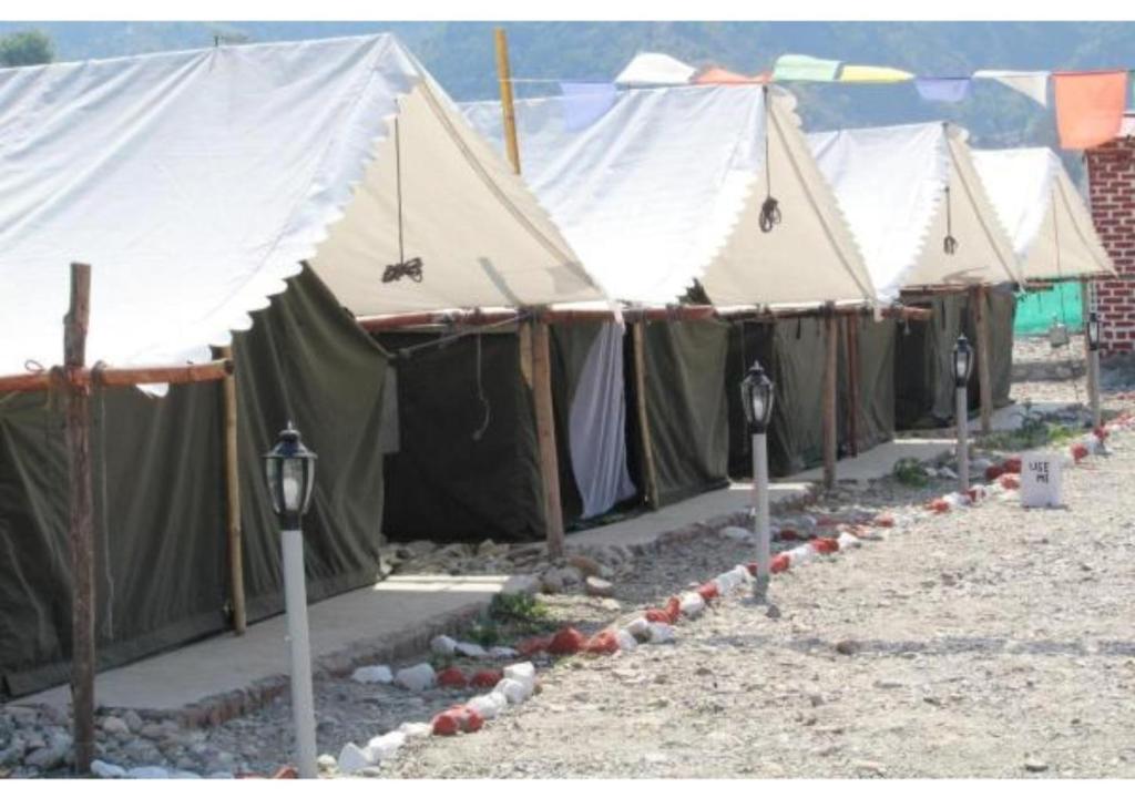 Номер (Шатер), Junky Yard Camps next to Heaven river