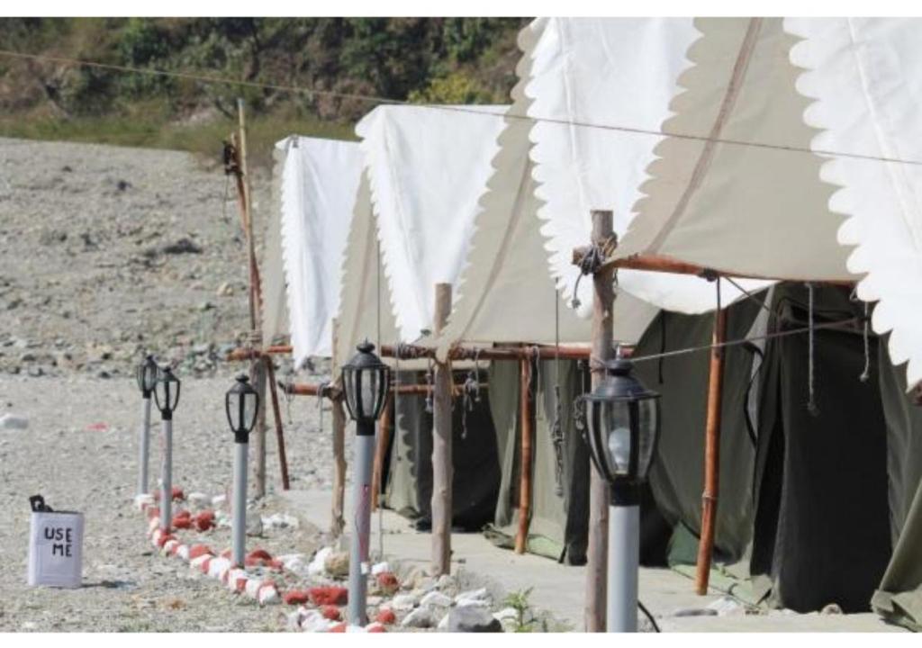 Номер (Шатер), Junky Yard Camps next to Heaven river