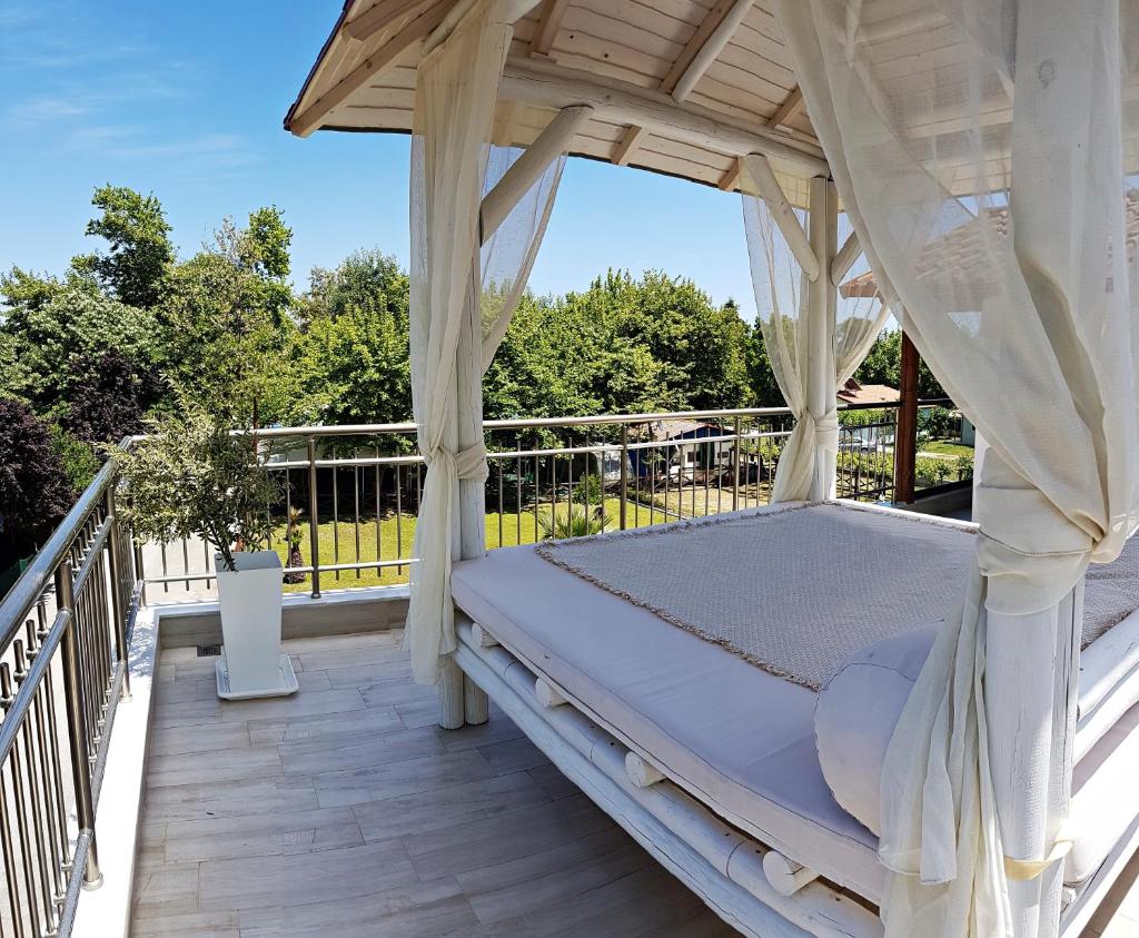 Efrosini Hotel Apartments & Studios photo 3