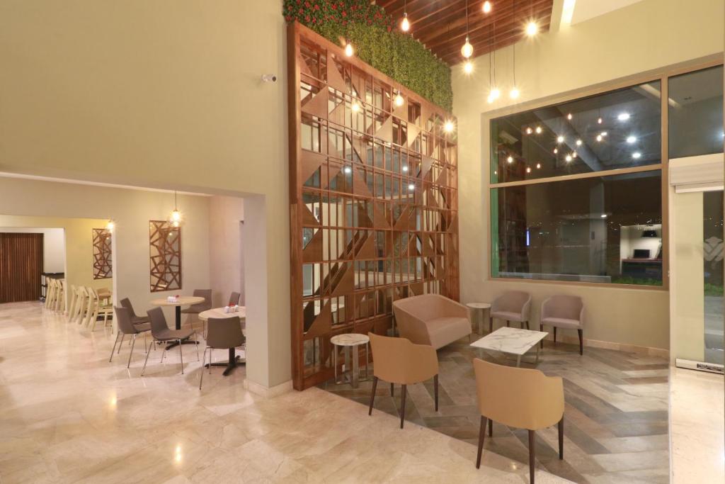 Wyndham Garden Monterrey Valle Real photo 2