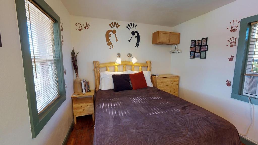 Hot Tub, Kokopelli Kabyn, Cute and Cozy! image