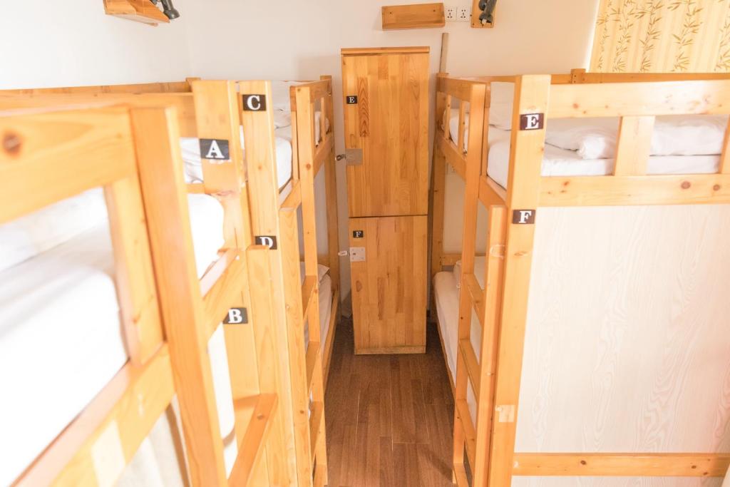 Номер (Кровать в общем 8-местном номере), Shanghai Blue Mountain Bund Youth Hostel