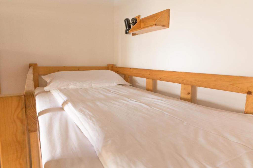 Номер (Кровать в общем 8-местном номере), Shanghai Blue Mountain Bund Youth Hostel