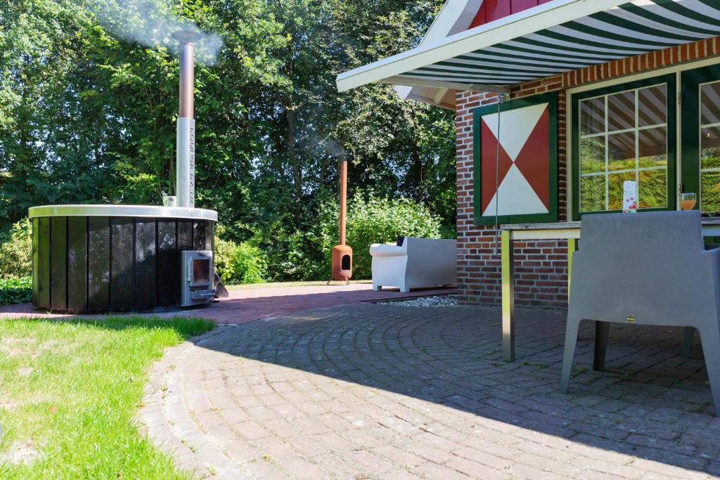 De Brittenburg met privé hottub & sauna 4-persoons photo 1