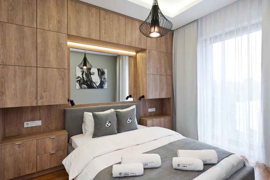 Bed&Bath Luxury Apartments - Tap to explore photos