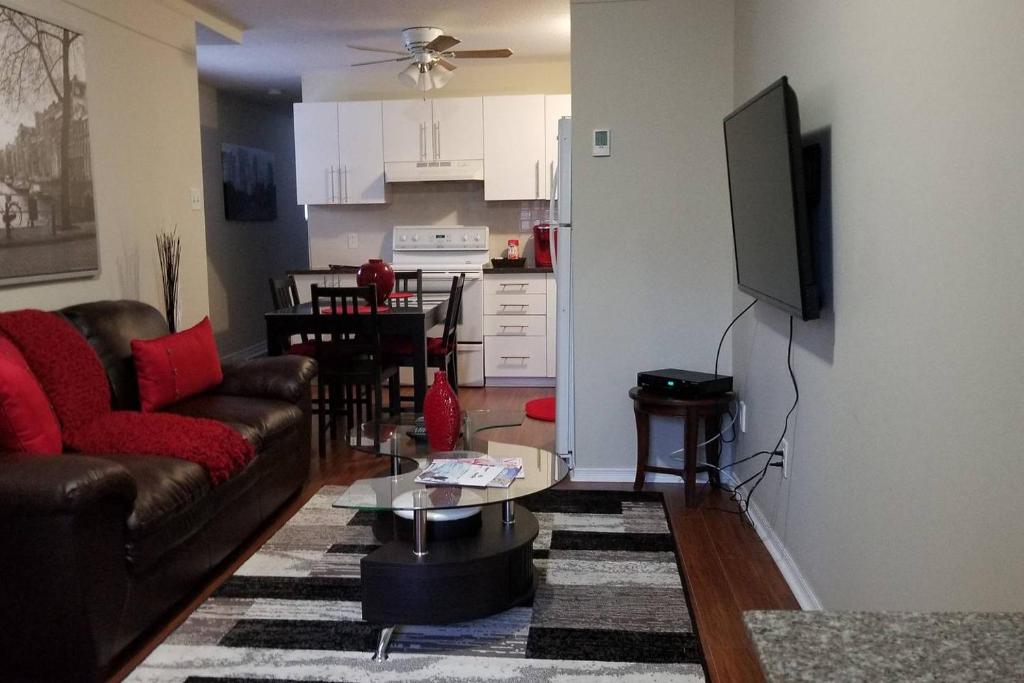 2-Bedroom Apartment #30A by Amazing Property Rentals photo 3