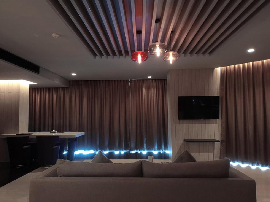 Сьюит (Люкс Sensation рядом с набережной), Отель Tsix5 Phenomenal