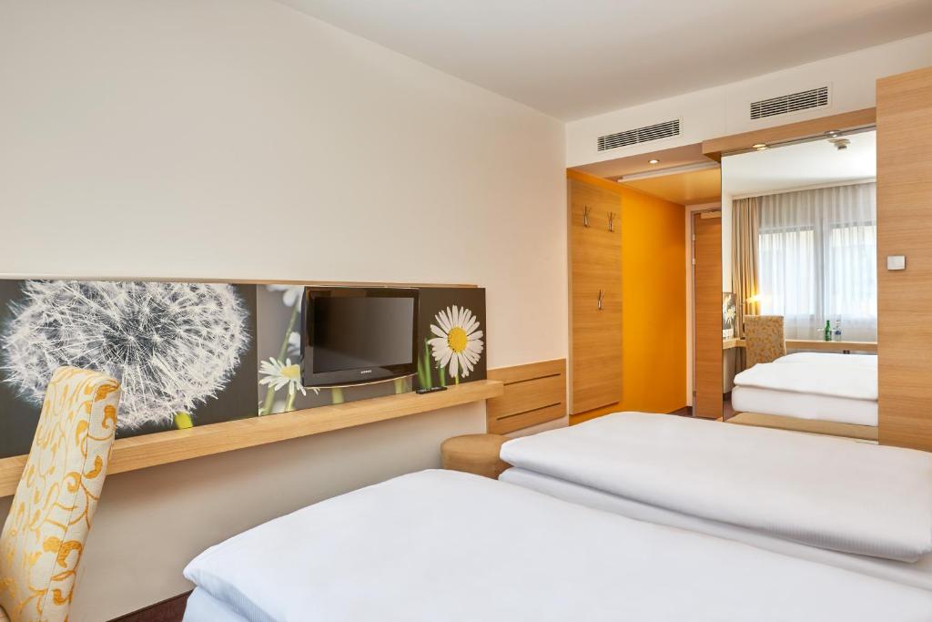 Двухместный (Двухместный номер «Комфорт» с 2 отдельными кроватями), H+ Hotel Zürich