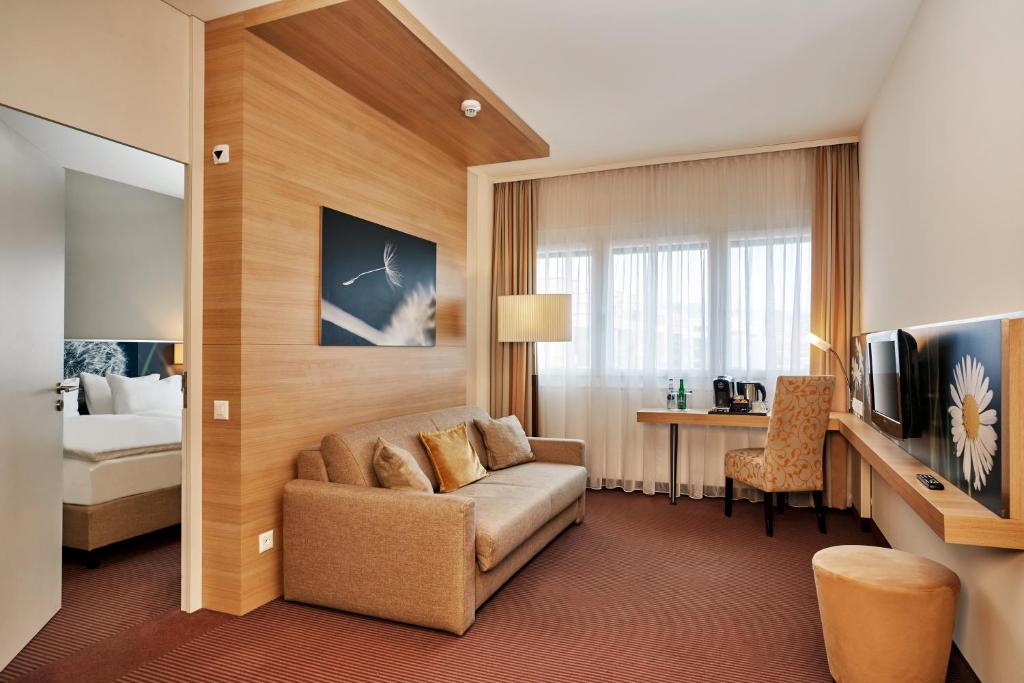 Сьюит (Полулюкс), H+ Hotel Zürich