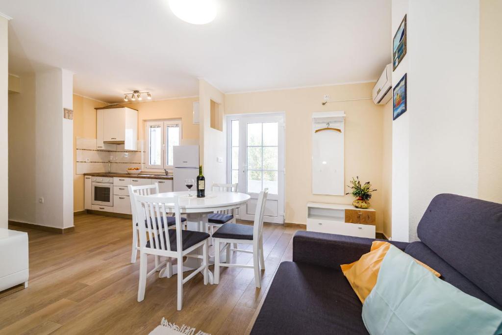 Long Island Olive Apartment photo 3