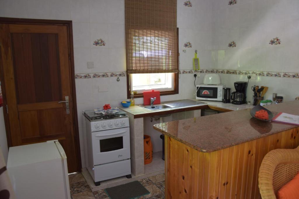 Семейный (Семейный номер с видом на сад), Chloe's Cottage Self-Catering