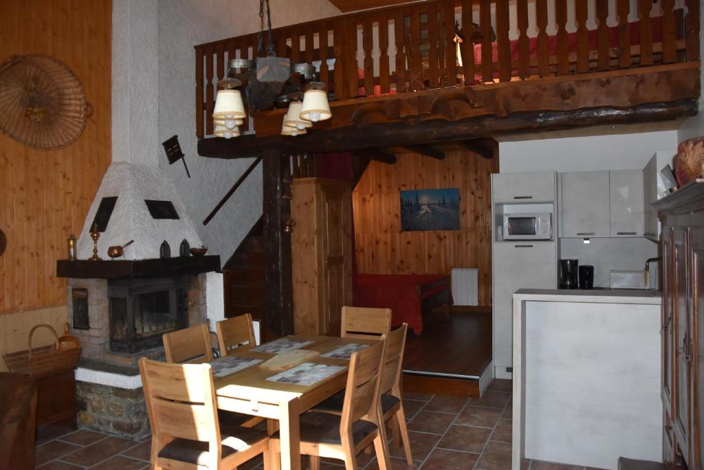 La Grange photo 2