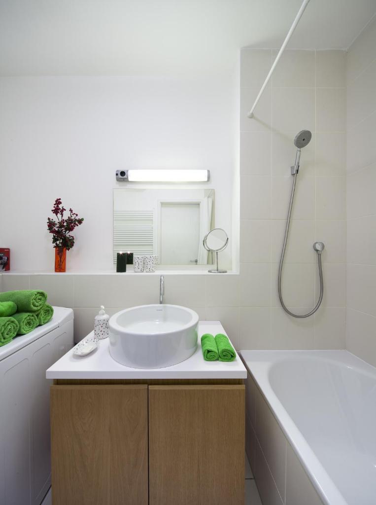 Апартаменты (Апартаменты с 2 спальнями и балконом), Quality Point Apartments