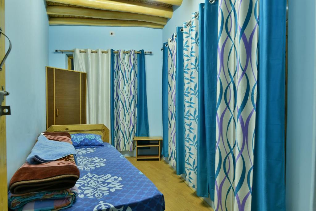 Одноместный (Одноместный номер с общим душем и туалетом), Lhachik Guest House