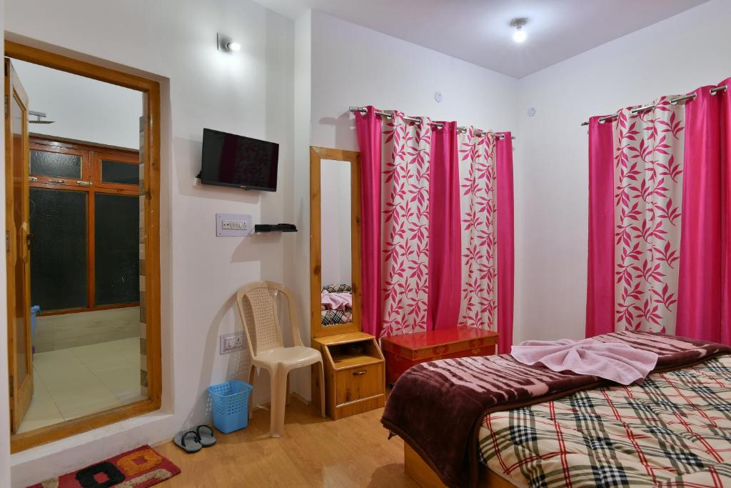 Двухместный (Двухместный номер Делюкс с 1 кроватью), Lhachik Guest House