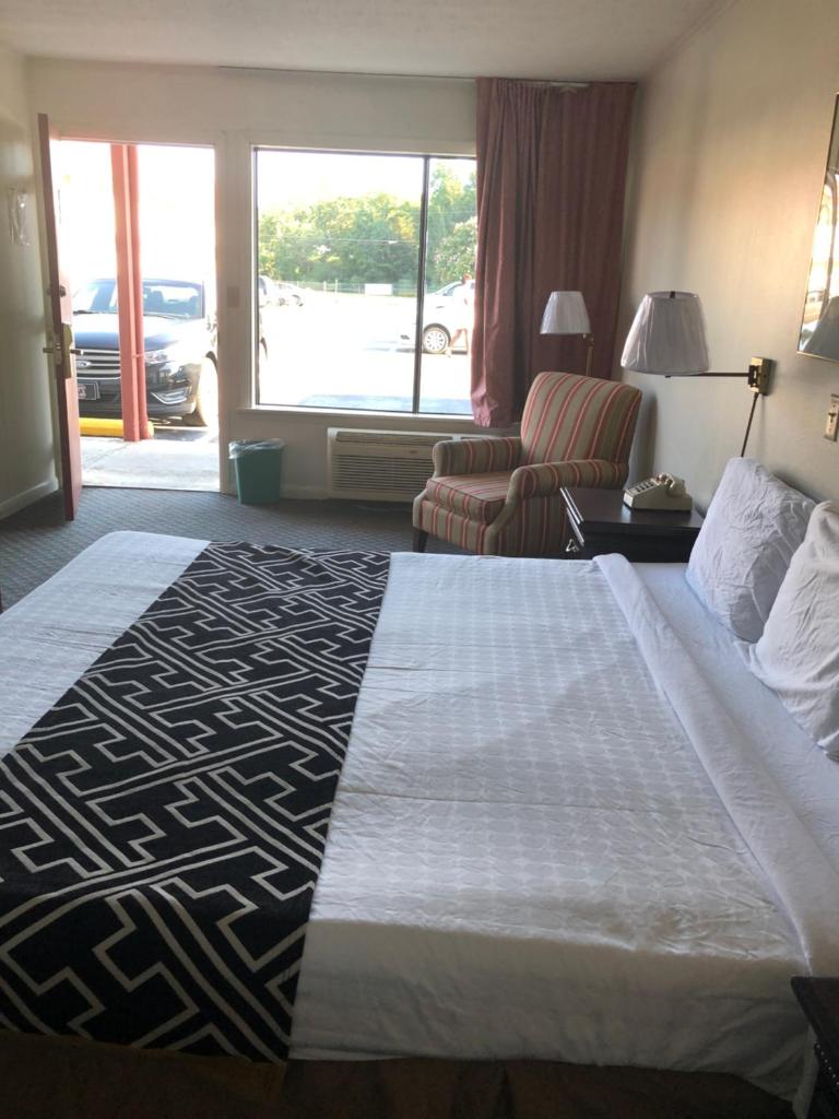 Flagship Inn photo 2